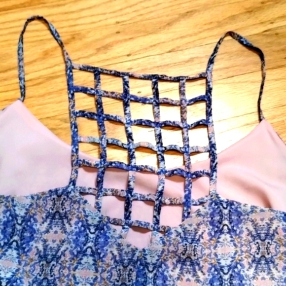 Forever 21 spaghetti strap lined blouse, unique detail in back Sz 2X - Picture 7 of 10